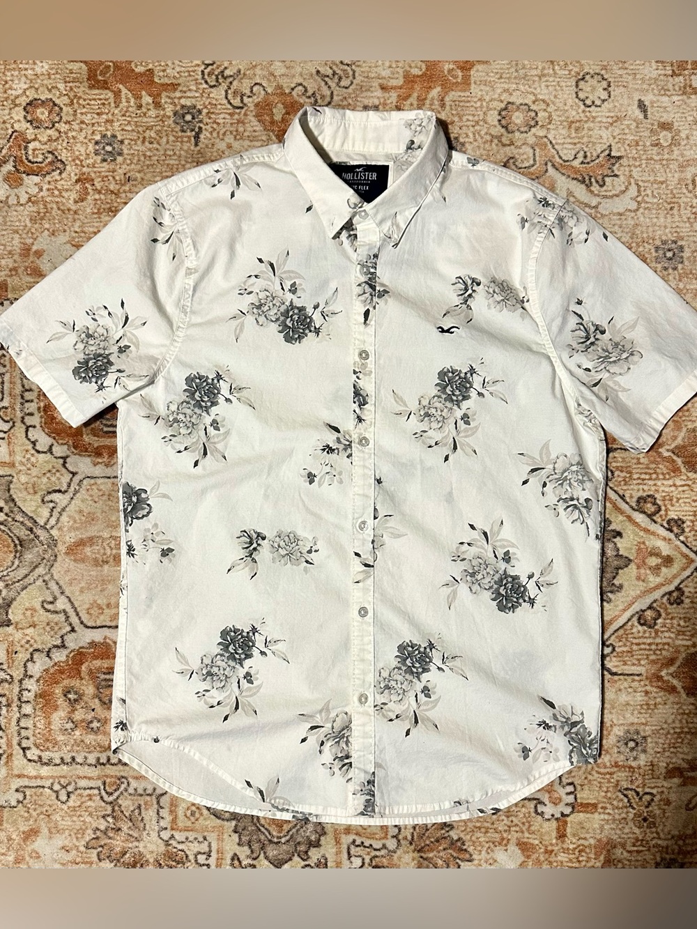 Hollister Epic Flex Floral Short-Sleeve Floral Button-Up Shirt
